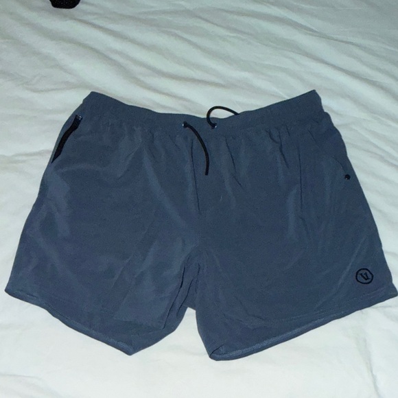 Vuori Men's Slate Blue Athletic Shorts 5’ Lined - Picture 7 of 7